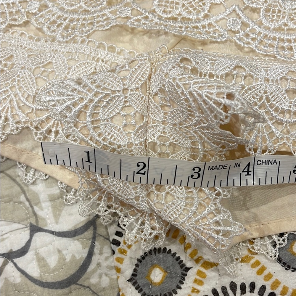Sans Souci Cream Lace Shorts - Picture 11 of 11